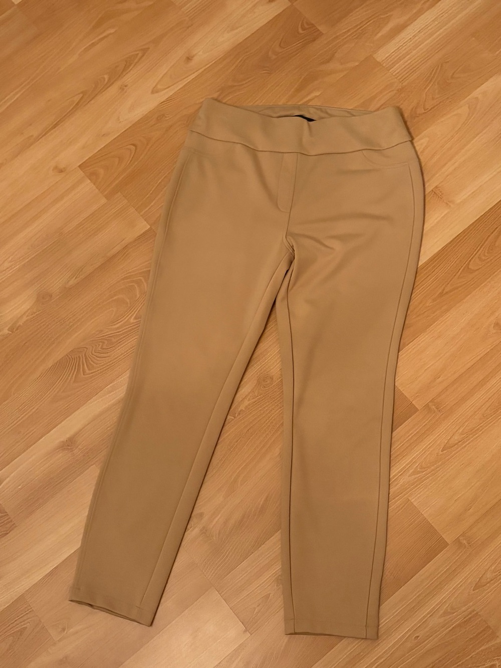 New York & Company Tan Pull On Dress Pant Size M